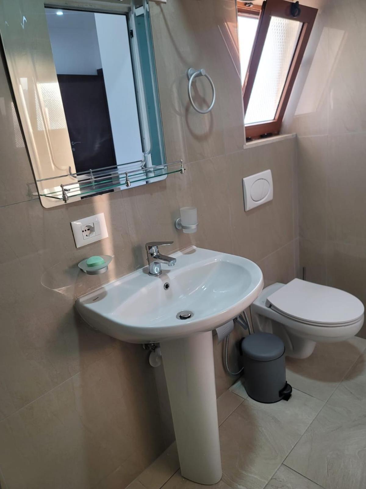 Caca Hotel Rinas Ngoại thất bức ảnh